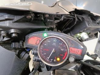 Yamaha YZF - R6  picture 2