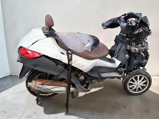 krockskadad bil bromfiets Piaggio  MP3 2012/11