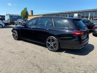 Mercedes E-klasse 300 T AMG Lin *PANO - NAVI - KAM* picture 3