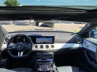 Mercedes E-klasse 300 T AMG Lin *PANO - NAVI - KAM* picture 13