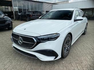 krockskadad bil auto Mercedes E-klasse 300 T dition AMG Lin *NAVI - AHK - KAM* 2023/12