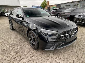 Unfallwagen Mercedes E-klasse 300d T AMG Lin* PANO - AHK - KAM - LD* 2022/7