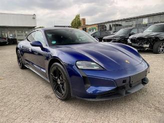 Damaged car Porsche Taycan Turbo S *HEAD-UP - PANO -KERAMIK* 2024/7