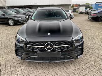 Mercedes E-klasse 300d T AMG Lin *PANO - AHK - KAM - LD* picture 4