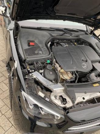 Mercedes E-klasse 300d T AMG Lin *PANO - AHK - KAM - LD* picture 15