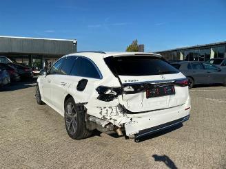 Schadeauto Mercedes E-klasse 300 T Avantgard * KAM - AHK - NAV * 2025/2