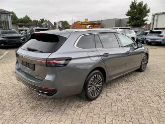 Damaged car Volkswagen Passat Var. 2.0 TDI DSG Elegance 4Motion *PANO* 2024/10