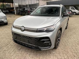uszkodzony samochody osobowe Volkswagen Tiguan 1.5 TSI eHybrid R-Line * KAM - AHK - NAV* 2025/7