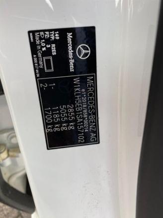 Mercedes E-klasse 300 T Avantgard * KAM - AHK - NAV * picture 33