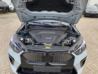 BMW iX2 eDrive20 M Sport *PANO - AHK - KAM - NAVI* picture 18