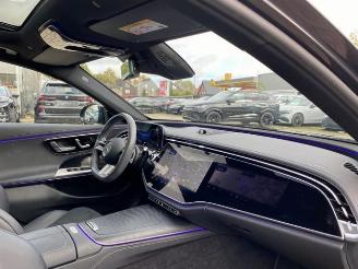 Mercedes E-klasse 300d T 4Matic AMG Lin Prmium*HAD-UP - PANO* picture 18