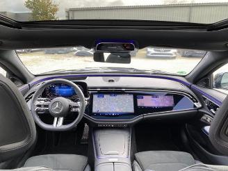 Mercedes E-klasse 300d T 4Matic AMG Lin Prmium*HAD-UP - PANO* picture 17