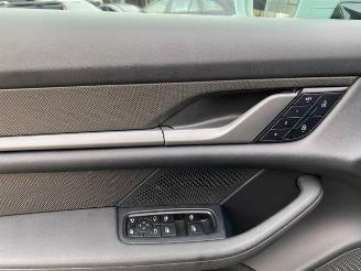 Porsche Taycan Turbo S *PCCB - SOFTCLOSE - PANORAMA* picture 31