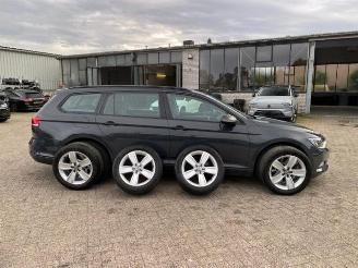 Volkswagen Passat Variant 1.6 TDI Trendline *AHK* picture 14