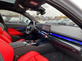 BMW M5 Touring *HEAD-UP - PANO - BOWERS - 360* picture 20