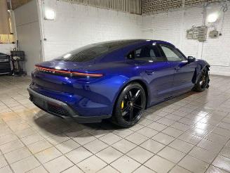 krockskadad bil auto Porsche Taycan Turbo S KERAMIK/CHRONO/PANO/HUD/360/BOSE 2023/1