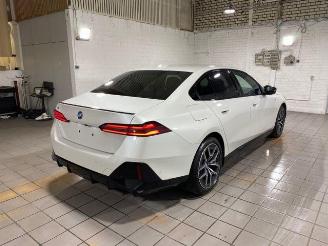 Voiture accidenté BMW i5 M60 xDrive HUD/360/H&K/NAVI 2025/7