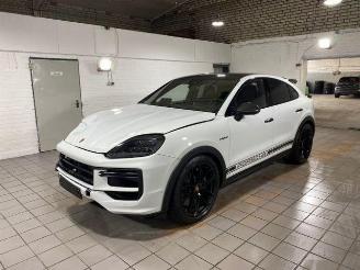 krockskadad bil auto Porsche Cayenne Coupe Turbo E-Hybrid mit GT-Paket HUD 2024/12