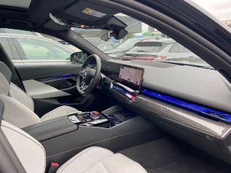 BMW M5 Limousine PANO/HUD/360/B&W/NAVI picture 18