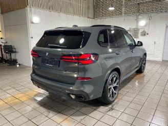 krockskadad bil auto BMW X5 xDrive40d M Sport Pro PANO/HUD/AHK/360/H&K 2024/7