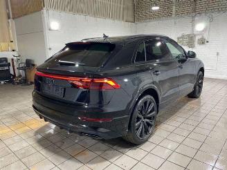 Voiture accidenté Audi Q8 50 TDI quattro s line STANDHZG/PANO/AHK/KAM 2025/2