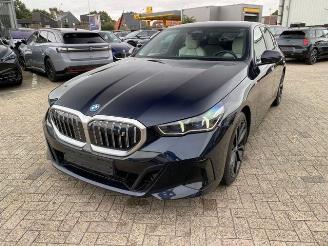 krockskadad bil auto BMW i5 eDrive40 M Sport HUD/360/NAVI 2024/2