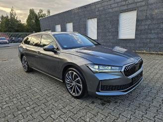Voiture accidenté Skoda Superb Combi 1.5 TSI iV L&K PANO/HUD/AHK/360 2025/1