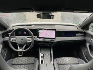 Volkswagen Passat Variant 1.5 TSI e-Hybrid R-Line HUD/KAM picture 16