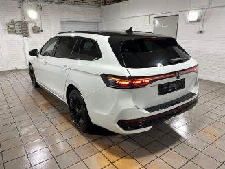 Voiture accidenté Volkswagen Passat Variant 1.5 TSI e-Hybrid R-Line HUD/KAM 2025/4