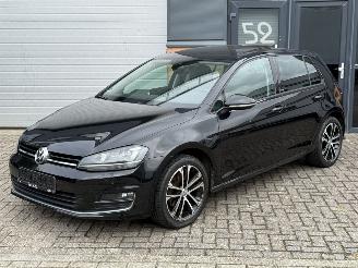 Auto incidentate Volkswagen Golf 1.2 TSI Allstar Pano Navi Led Xenon Stoelverw 2017/9