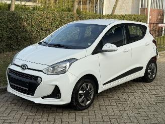damaged passenger cars Hyundai I-10 Passion | Airco | Stoelverwarming | Automaat | 2019/6