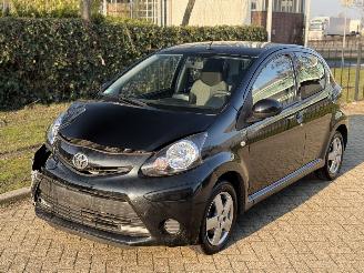 Vaurioauto  passenger cars Toyota Aygo 2013 | Navi | LM | 5 Deurs | Lage Km | 2013/10