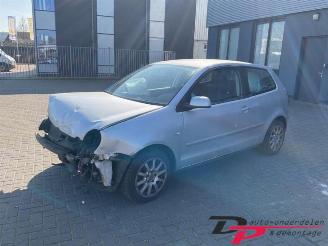 Coche siniestrado Volkswagen Polo Polo IV (9N1/2/3), Hatchback, 2001 / 2012 1.4 16V 2002/3