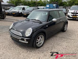 Salvage car Mini Mini Mini (R50/53), Hatchback, 2001 / 2007 1.6 16V One 2001/9