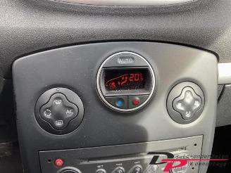 Renault Clio Clio III (BR/CR), Hatchback, 2005 / 2014 1.6 16V picture 13