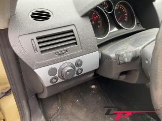Opel Astra Astra H (L48), Hatchback 5-drs, 2004 / 2010 1.6 16V Twinport picture 11