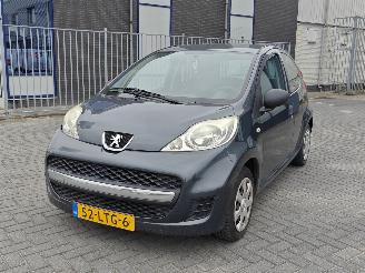 Vaurioauto  passenger cars Peugeot 107  2010/6