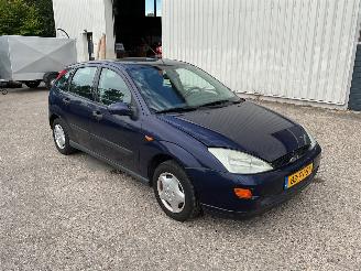 Schadeauto Ford Focus Automaat 2000/7