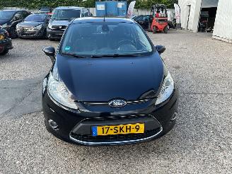 Damaged car Ford Fiesta Benzine Airco 2011/10