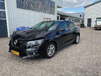 Unfallwagen Renault Mégane 1.2 Benzine 2018/1