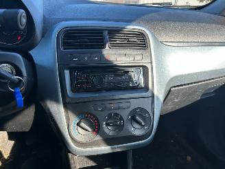 Fiat Punto 1.3Diesel  Euro 5 Airco picture 16