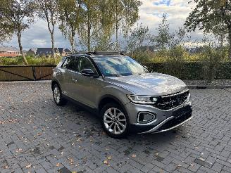 Schadeauto Volkswagen T-Roc Volkswagen T-Roc 1.5 TSI DSG Panoramadach Camera AHK VOL 2022/5