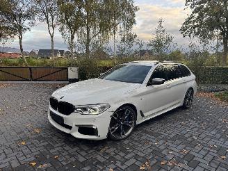 Schadeauto BMW 5-serie M550 5 Touring M550 d xDrive Panorama Trekhaak HUD !! 2020/6