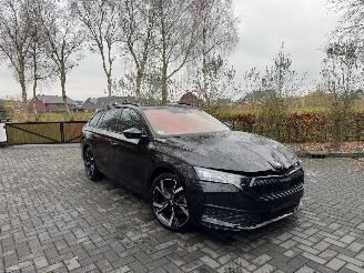 krockskadad bil auto Skoda Octavia Octavia Combi 2.0 TDI 110 kW Sportline 360Camera HUD Trekhaak VOL 2025/2