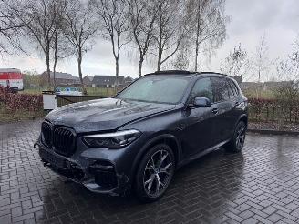 Schadeauto BMW X5 BMW X5 xDrive 45 e M Sport PANO|360|AHK|Massage|Luchtvering VOL !! 2022/3