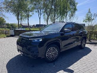 damaged passenger cars Volkswagen Tayron Tayron 1.5 TSI eHybrid 150kW R-Line PANO HUD Trekhaak Massage Leer VOL VOL 2026/2