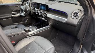 Mercedes EQB EQB 300+ 4Matic 7 Sitzer Ambiance Leder Camera picture 3