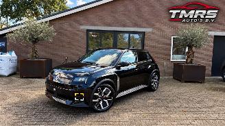 krockskadad bil auto Renault 5 RENAULT R 5 E-Tech electric Camera VOL Fahrbereit 2026/2