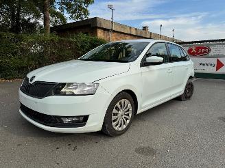 krockskadad bil auto Skoda Rapid  2018/5