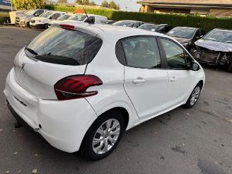 Peugeot 208  picture 4
